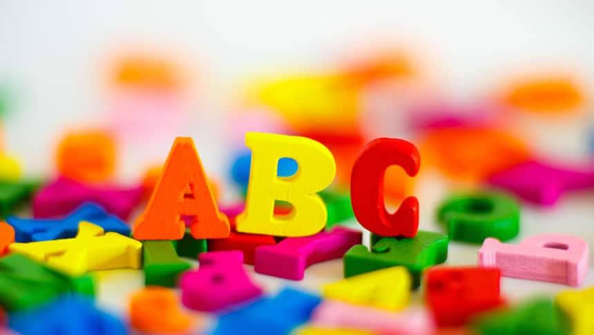 アルファベットの玩具